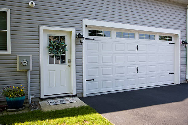 24/7 Emergency Garage Door Panel Replacement experts in Center Point, IA